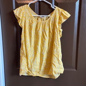 Dainty yellow tank!